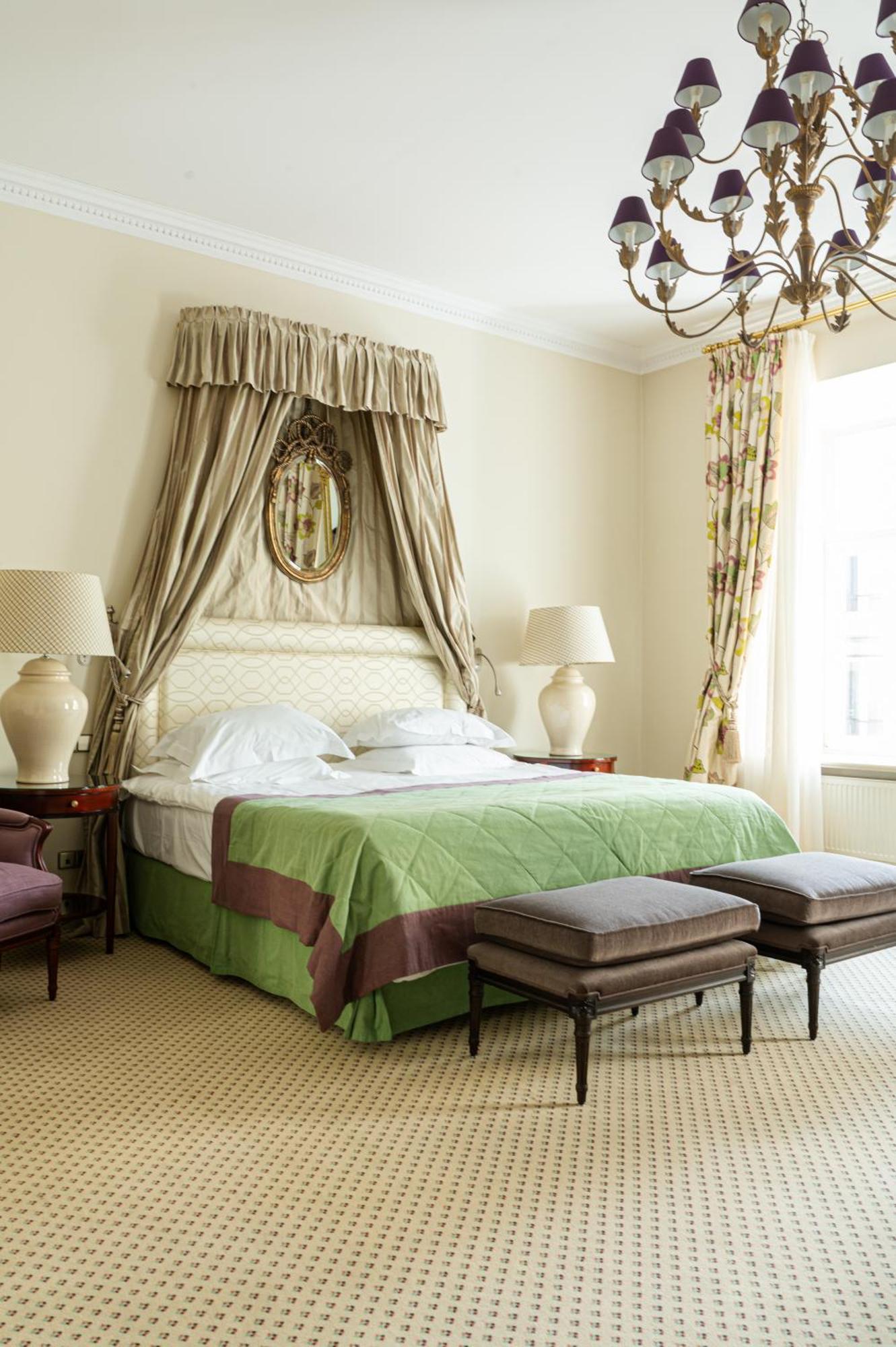 Narutis - Small Luxury Of The World